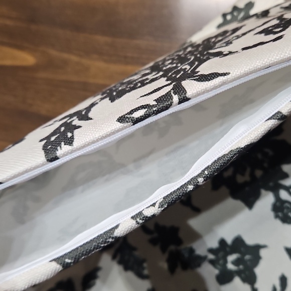 NWOT Floral Print Cushion Covers - Picture 3 of 4